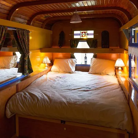 キャンプ場 Indoor City Camping