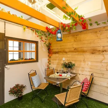 キャンプ場 Indoor City Camping アルクマール